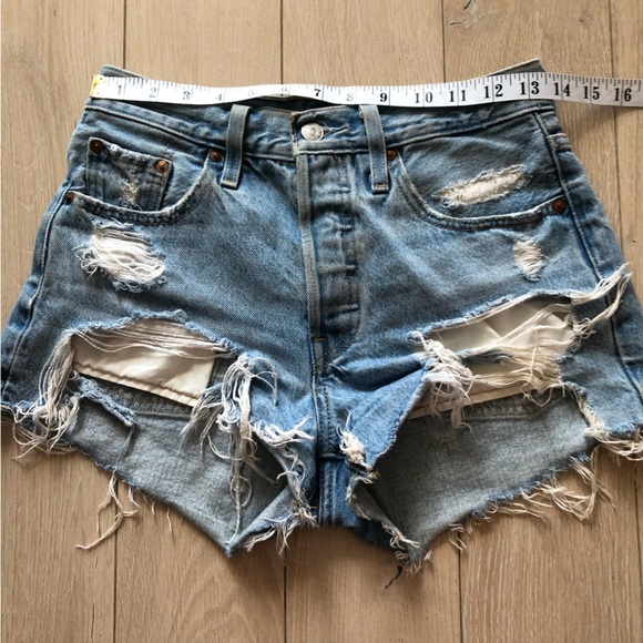 Levi’s 501 Distressed Jean Shorts Size 25 - Picture 2 of 12